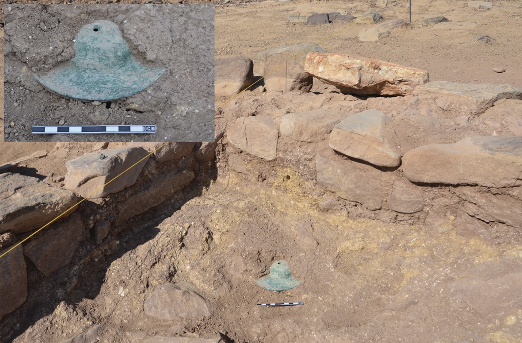 Cette cymbale retrouvée au nord-ouest d’Oman soulève de nombreuses questions quant aux échanges culturels et aux pratiques religieuses des civilisations asiatiques. © Y. Al Rahbi